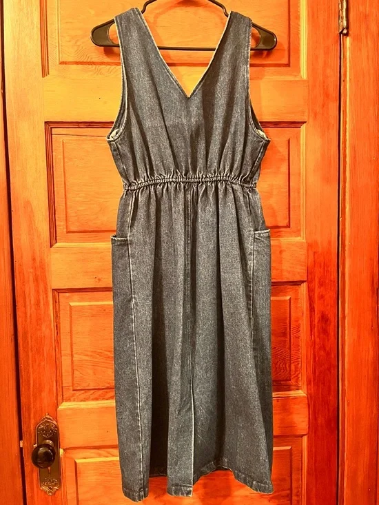 Women’s Vintage Sleeveless Denim Midi Dress - Dark Blue - Picture 2 of 3